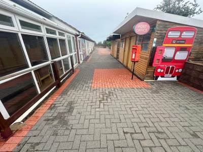 Restaurant outdoor seating area clean