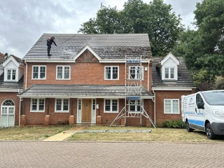 High pressure cleaning of domestic driveway